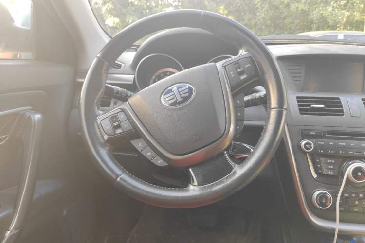 Used Bestune X80 2015 2.0L automatic luxury version Steering Wheel