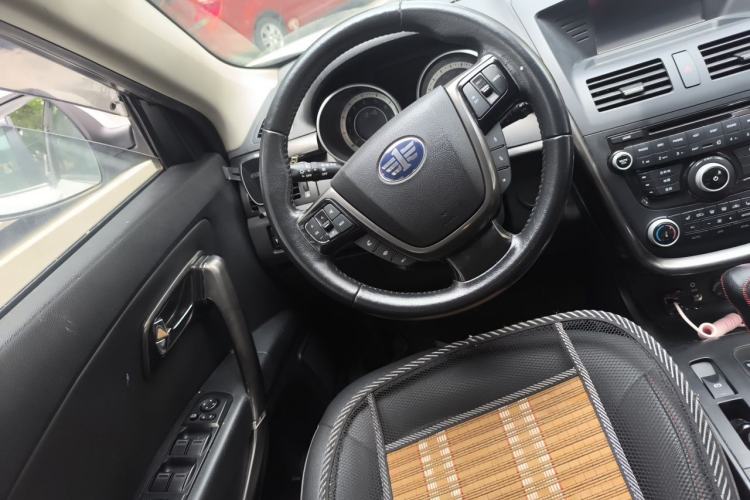 Used Bestune X80 2015 2.0L automatic luxury version Steering Wheel