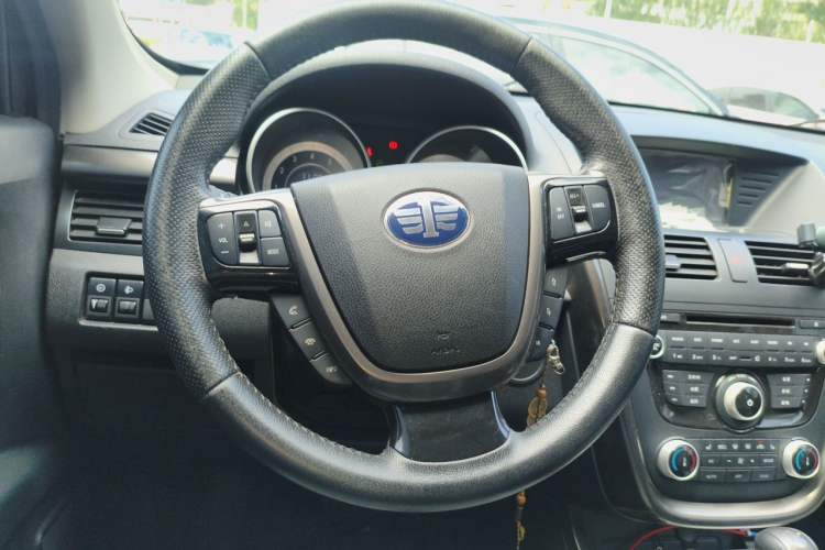 Used Bestune X80 2015 2.0L automatic luxury version Steering Wheel