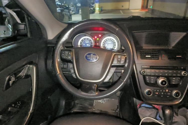 Used Bestune X80 2015 2.0L automatic luxury version Steering Wheel