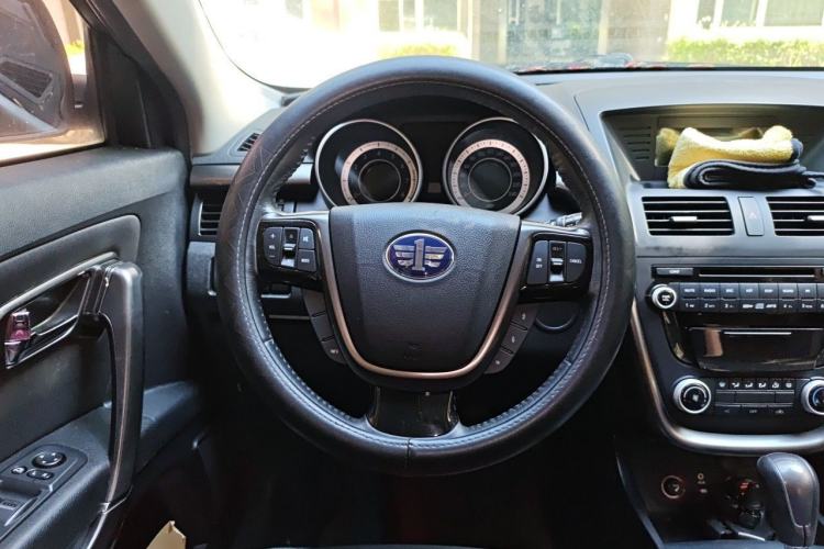 Used Bestune X80 2015 2.0L automatic comfort version Steering Wheel