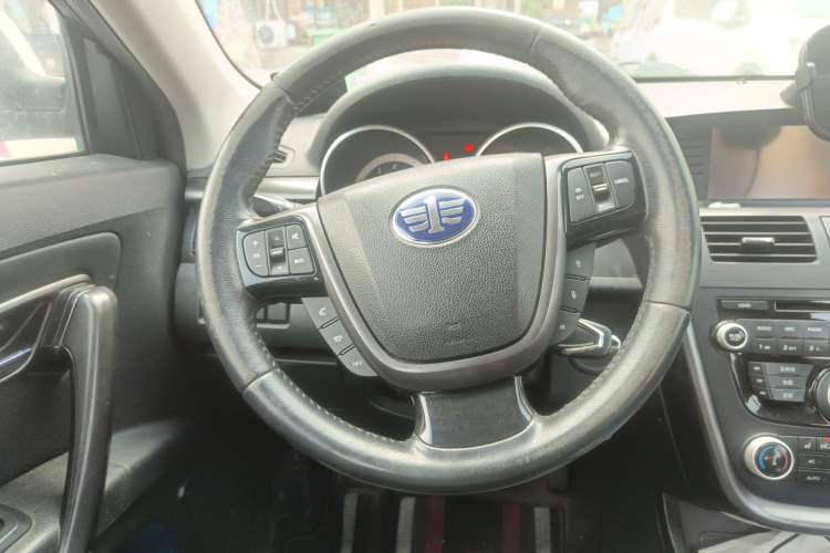 Used Bestune X80 2015 2.0L automatic luxury version Steering Wheel