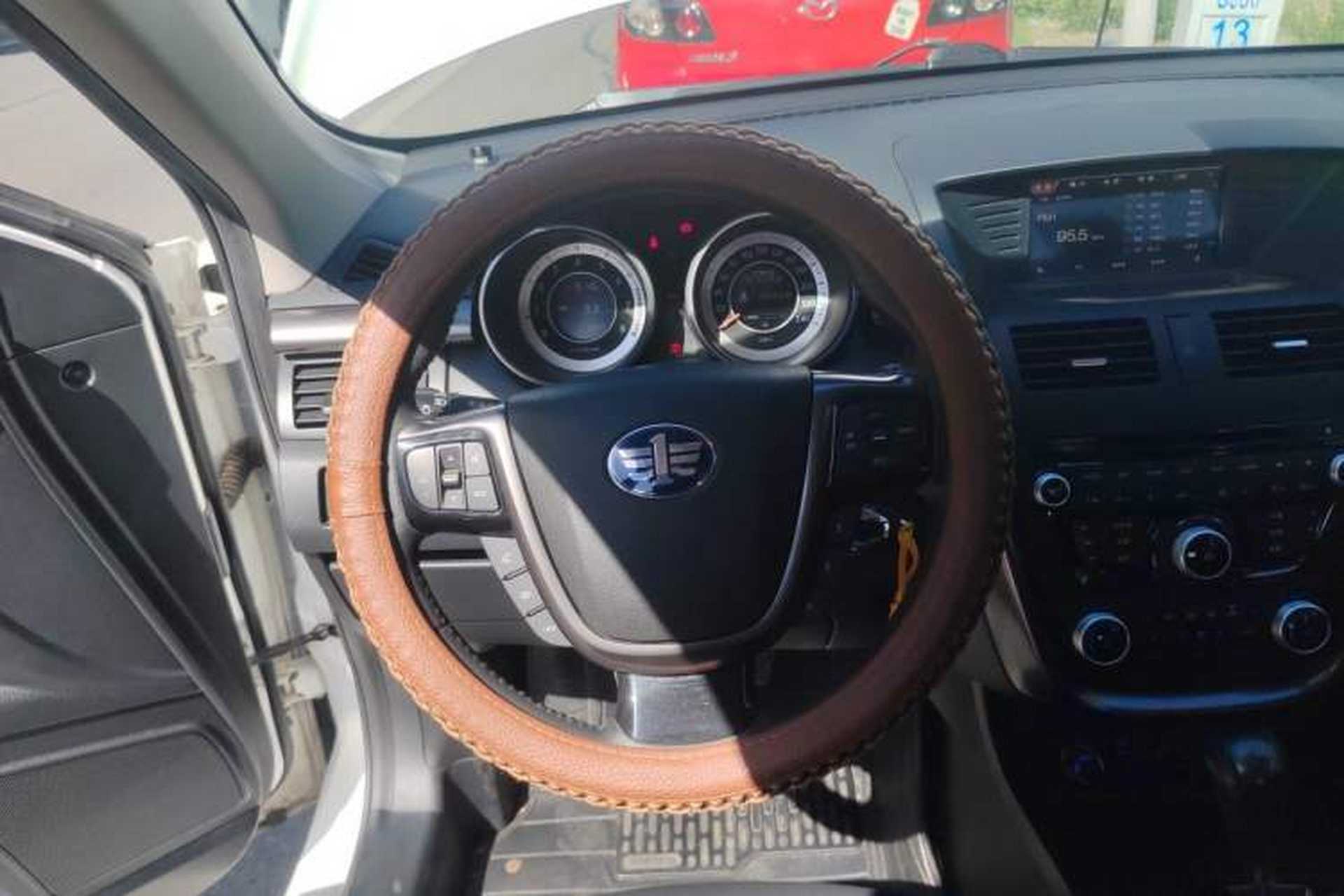 Used Bestune X80 2015 2.0L automatic luxury version Steering Wheel