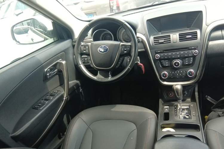 Used Bestune X80 2015 2.0L automatic luxury version Steering Wheel