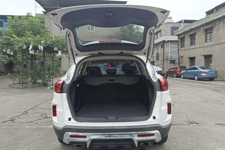 Used Bestune X80 2015 2.0L automatic luxury version Trunk