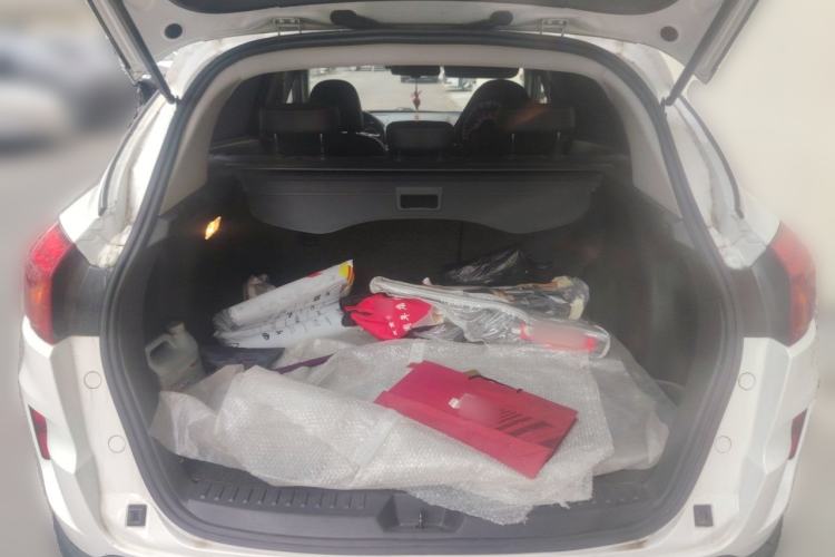 Used Bestune X80 2015 2.0L automatic luxury version Trunk