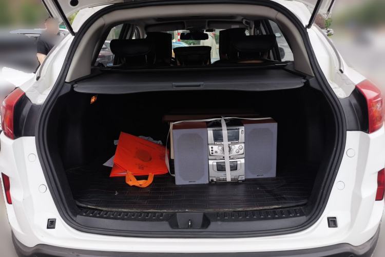 Used Bestune X80 2015 2.0L automatic comfort version Trunk