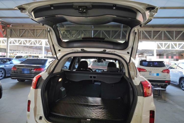 Used Bestune X80 2015 2.0L automatic comfort version Trunk