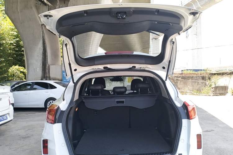 Used Bestune X80 2015 2.0L Automatic Comfort Anniversary Edition Trunk
