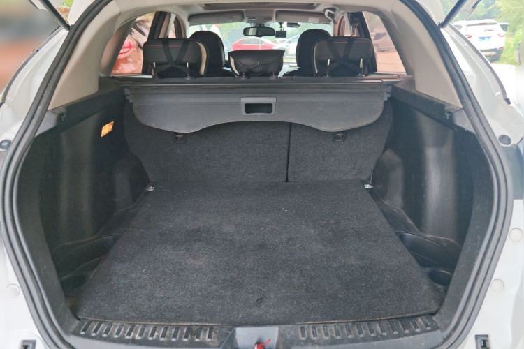 Used Bestune X80 2015 2.0L automatic comfort version Trunk