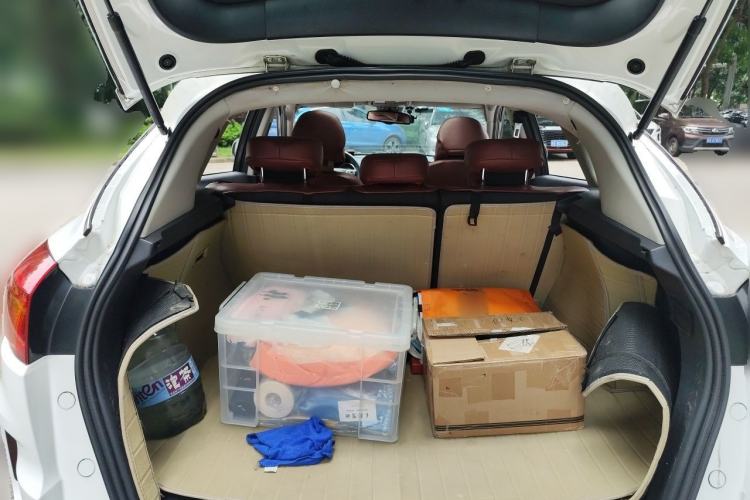 Used Bestune X80 2015 2.0L automatic comfort version Trunk