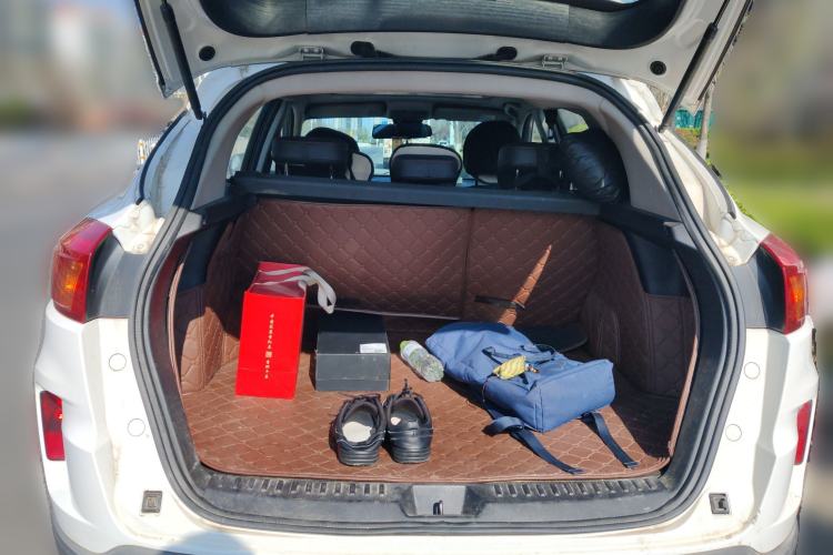 Used Bestune X80 2015 2.0L automatic luxury version Trunk