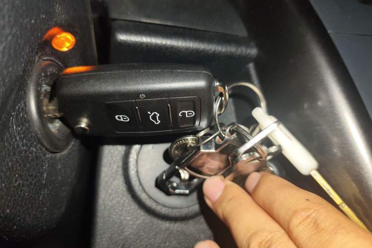 Used Bestune X80 2015 2.0L automatic comfort version Vehicle Key