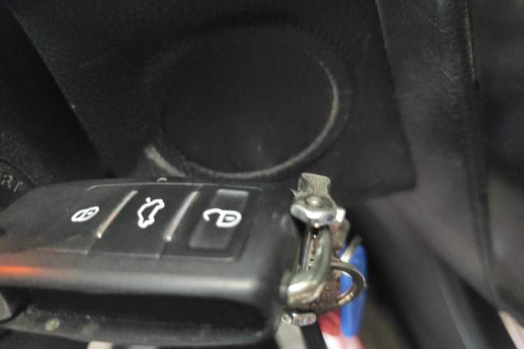 Used Bestune X80 2015 2.0L Automatic Comfort Anniversary Edition Vehicle Key