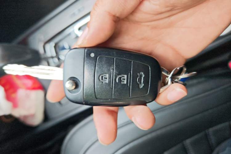 Used Bestune X80 2015 2.0L automatic comfort version Vehicle Key