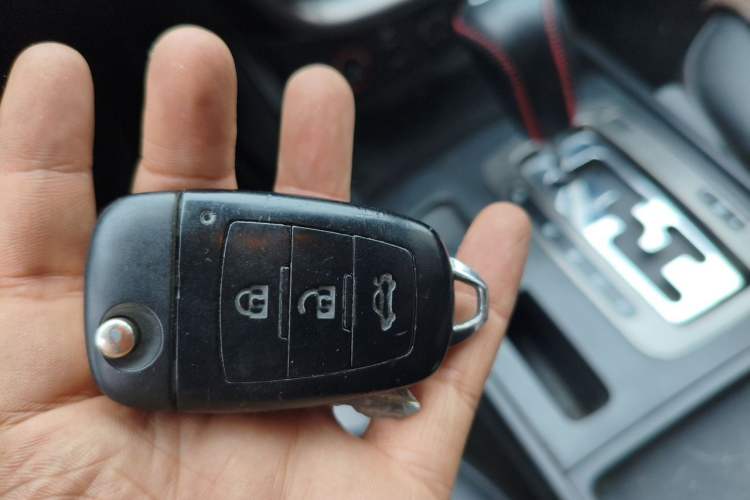 Used Bestune X80 2015 1.8T Automatic Luxury Model Vehicle Key