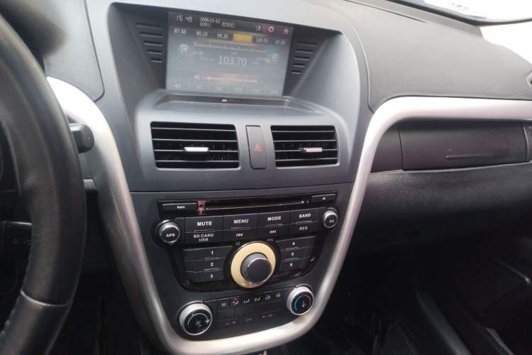 Used Bestune X80 2015 2.0L automatic comfort version Audio And AC Panel