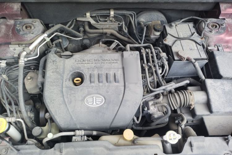 Used Bestune X80 2015 2.0L automatic comfort version Engine Bay