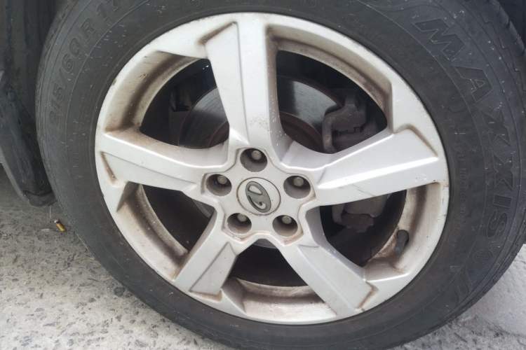 Used Bestune X80 2015 2.0L automatic comfort version Right Front Wheel Hub