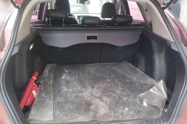Used Bestune X80 2015 2.0L automatic comfort version Trunk