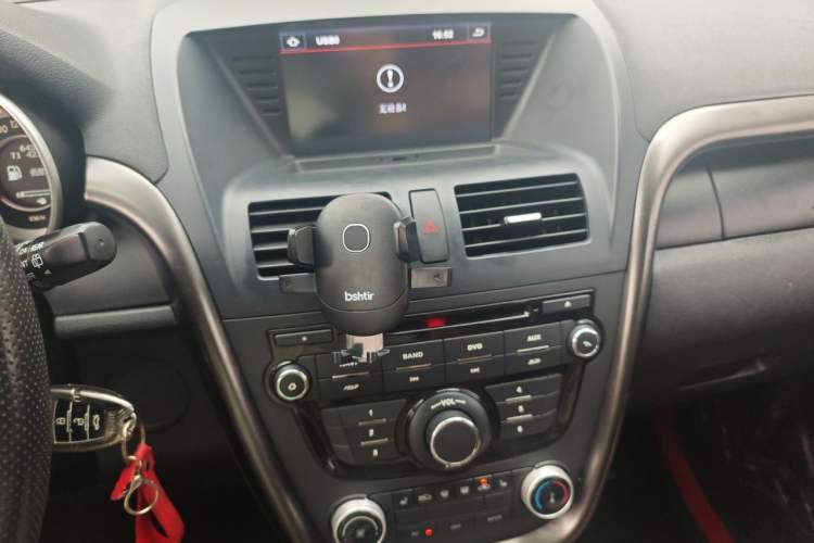 Used Bestune X80 2016 2.0L automatic Comfort trim level Audio And AC Panel
