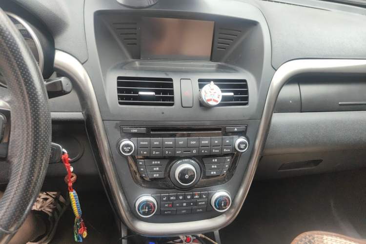 Used Bestune X80 2016 2.0L Automatic Luxury Model Audio And AC Panel