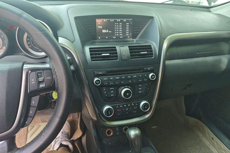 Used Bestune X80 2016 1.8T Automatic Luxury Model Audio And AC Panel