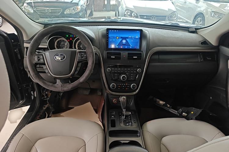 Used Bestune X80 2016 2.0L Automatic Luxury Model Center Console