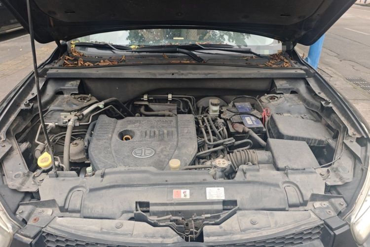 Used Bestune X80 2016 2.0L automatic Comfort trim level Engine Bay