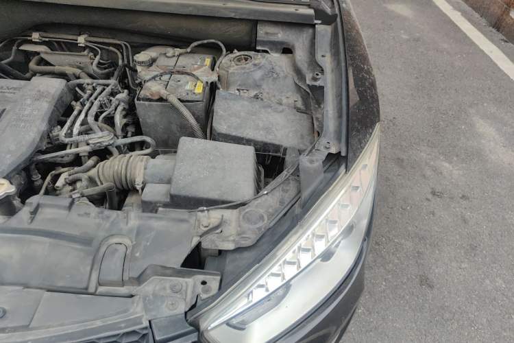 Used Bestune X80 2016 2.0L Automatic Luxury Model Engine Bay Left