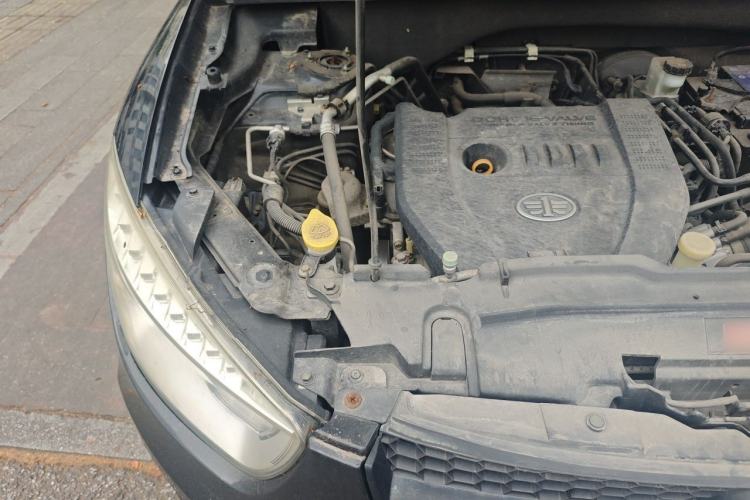 Used Bestune X80 2016 2.0L automatic Comfort trim level Engine Bay Right