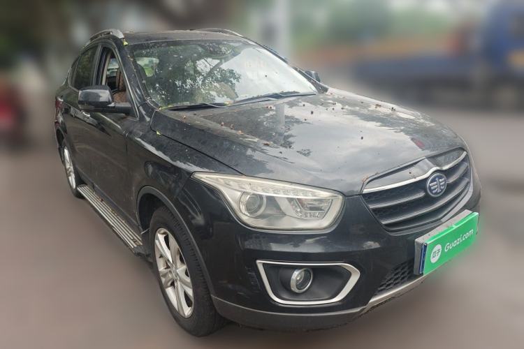 Used Bestune X80 2016 2.0L automatic Comfort trim level Front Right 45 Deg