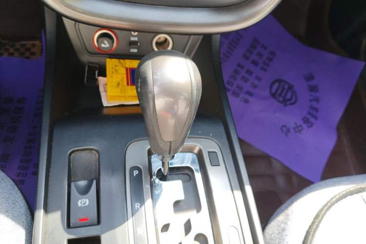 Used Bestune X80 2016 2.0L automatic Comfort trim level Gear Lever