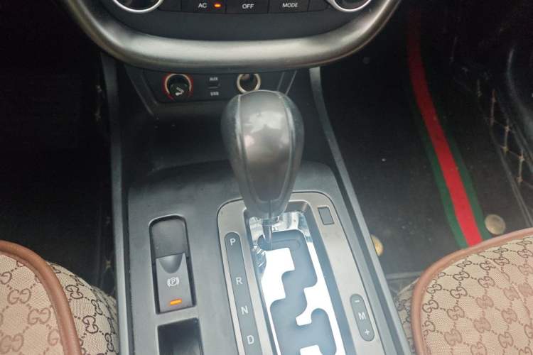 Used Bestune X80 2016 2.0L automatic Comfort trim level Gear Lever