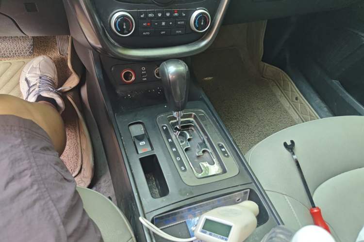 Used Bestune X80 2016 1.8T Automatic Luxury Model Gear Lever