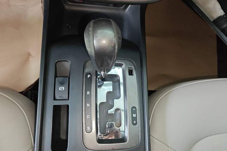 Used Bestune X80 2016 2.0L Automatic Luxury Model Gear Lever