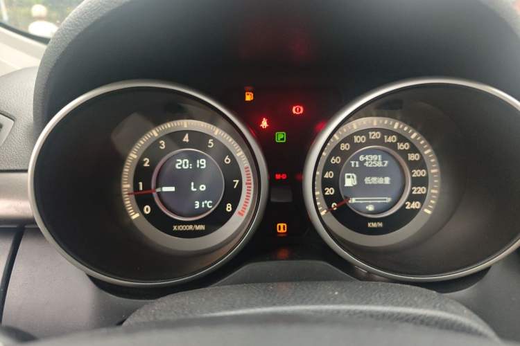 Used Bestune X80 2016 2.0L automatic Comfort trim level Instrument Cluster