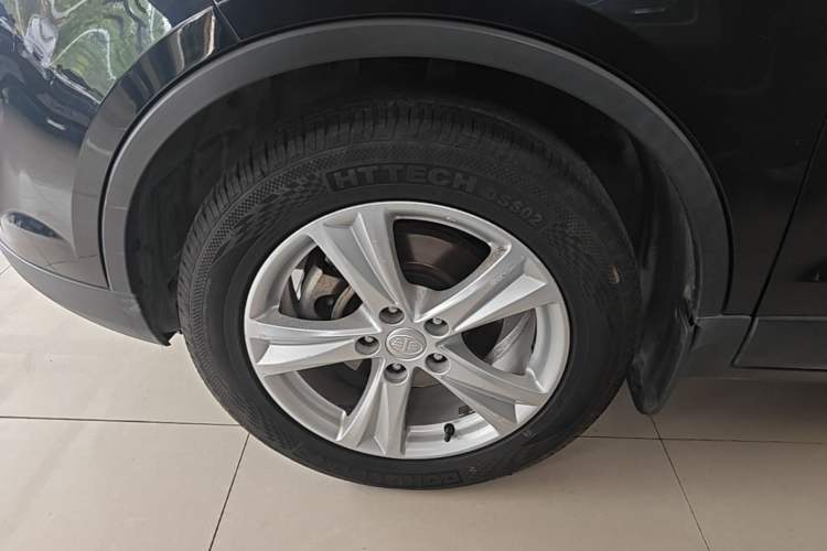 Used Bestune X80 2016 2.0L Automatic Luxury Model Left Front Wheel Hub
