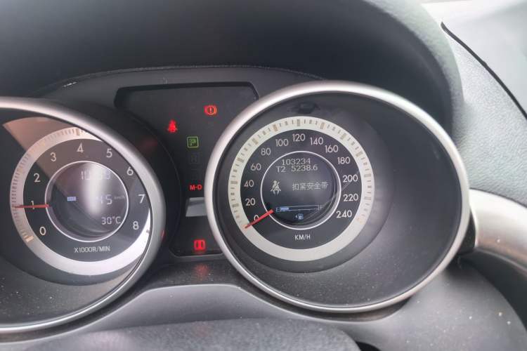 Used Bestune X80 2016 2.0L Automatic Luxury Model Odometer Close Up
