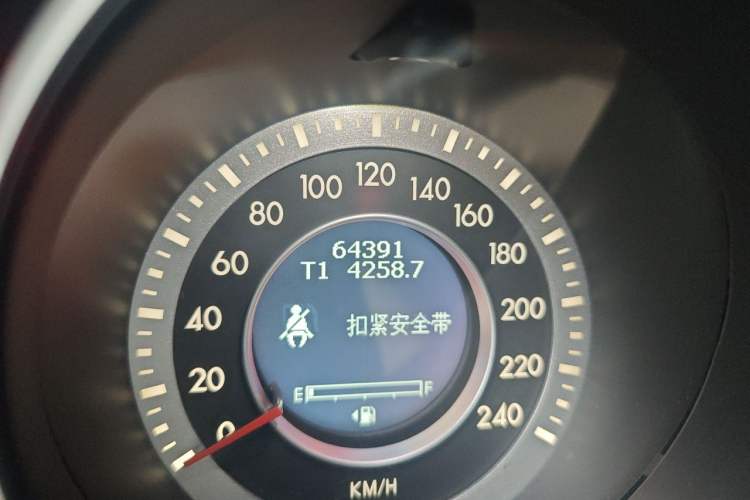Used Bestune X80 2016 2.0L automatic Comfort trim level Odometer Close Up