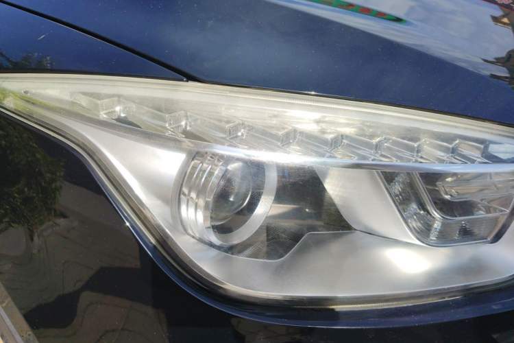 Used Bestune X80 2016 2.0L automatic Comfort trim level Right Front Headlight