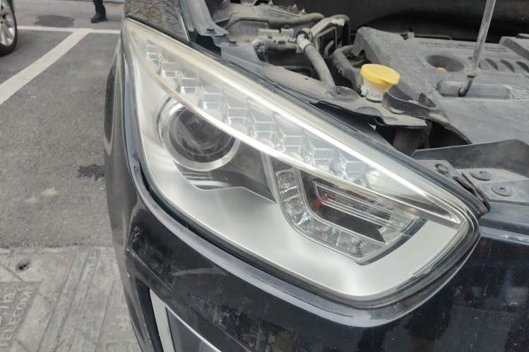 Used Bestune X80 2016 2.0L Automatic Luxury Model Right Front Headlight