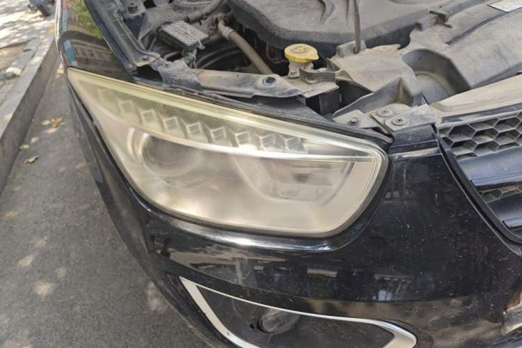 Used Bestune X80 2016 1.8T Automatic Luxury Model Right Front Headlight