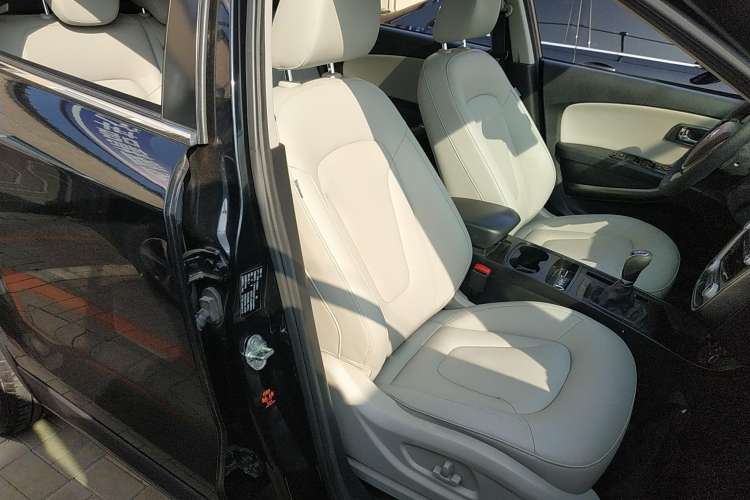 Used Bestune X80 2016 2.0L Manual Luxury Edition Right Front Seat
