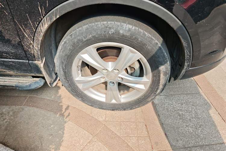 Used Bestune X80 2016 2.0L manual base trim Right Front Wheel Hub