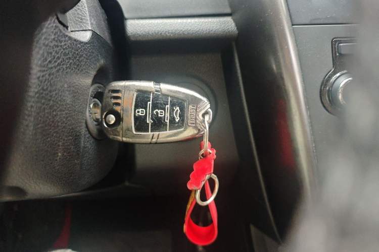 Used Bestune X80 2016 2.0L automatic Comfort trim level Vehicle Key