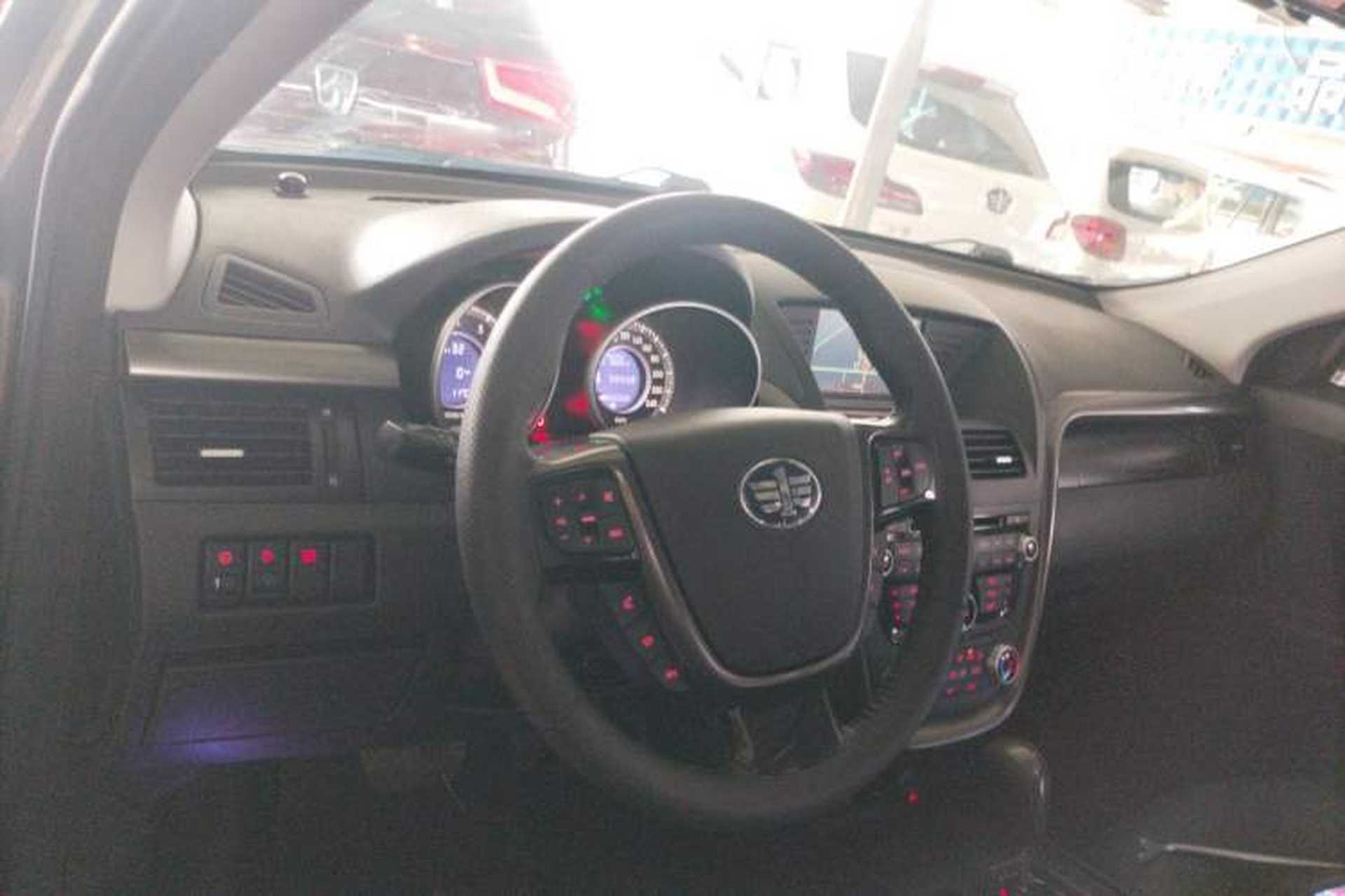 Used Bestune X80 2016 1.8T Automatic Luxury Model Center Console
