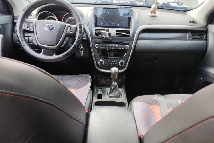 Used Bestune X80 2016 2.0L Manual Luxury Edition Center Console