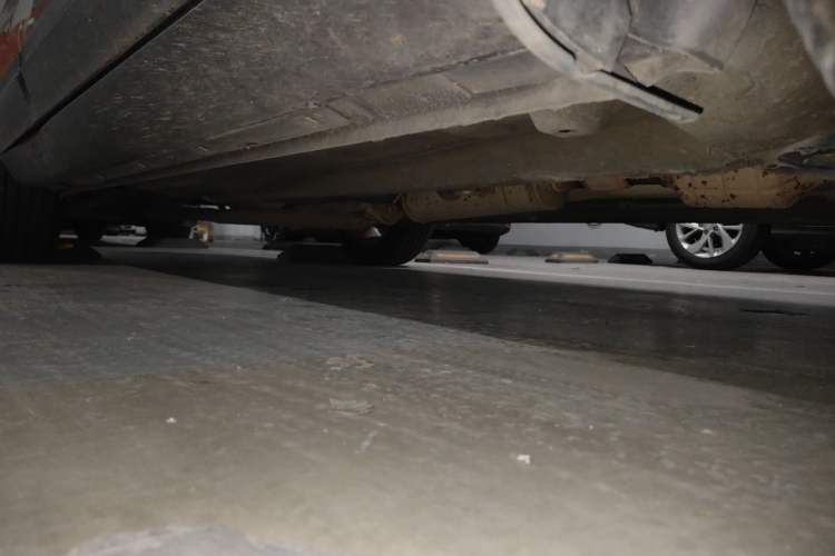Used Bestune X80 2016 2.0L automatic Comfort trim level Chassis Front Right