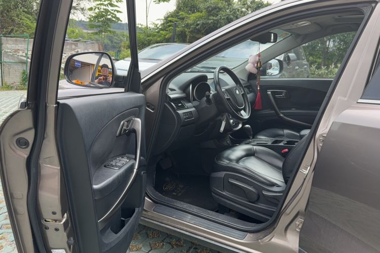 Used Bestune X80 2016 2.0L automatic Comfort trim level Driver Seat
